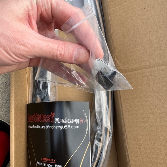 Southwest Archery 64" Spyder XL Takedown Recurve Bow with accessories - Picture 8 of 16